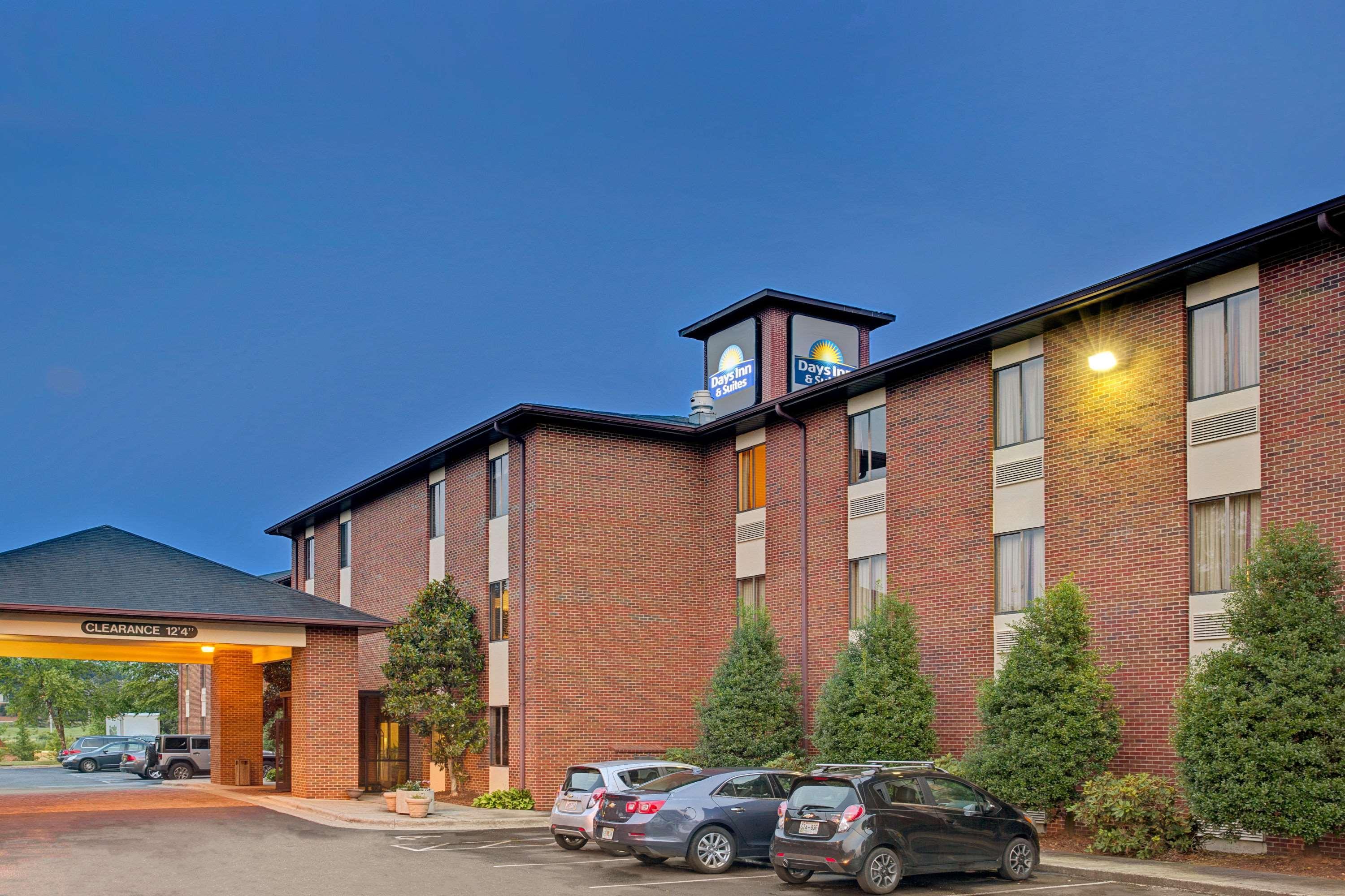 Days Inn & Suites By Wyndham Hickory Exterior foto